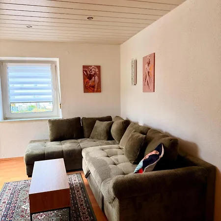 アパート Charmantes Mit 3 Schlafzimmer ローディング