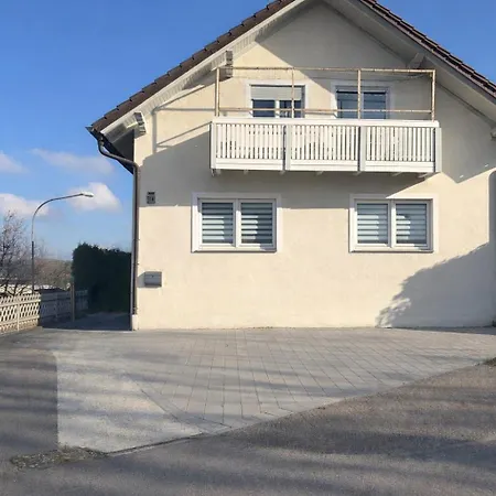 Charmantes Mit 3 Schlafzimmer Appartement *